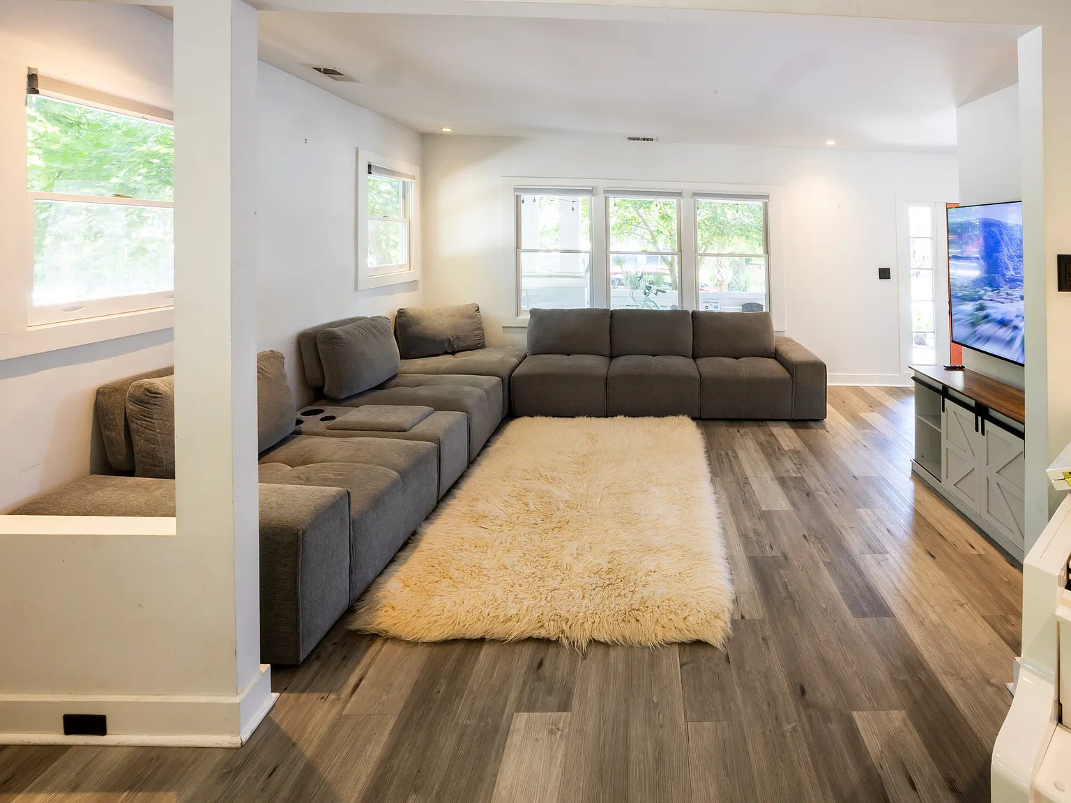 5 bed, 2.5 bath, 1900 sqft, $7,500 — Photo 4