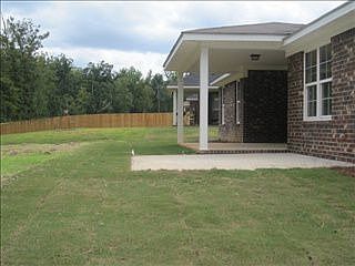 2nd image of 725 Oakwood Ct