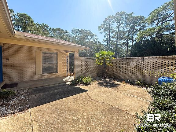 5th image of 1316 W Fairway Dr