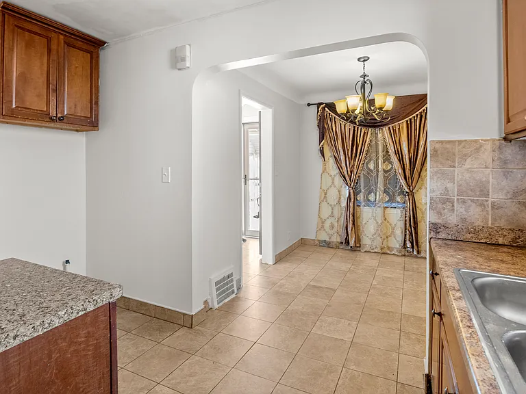 4645 Rosalie St — Photo 31