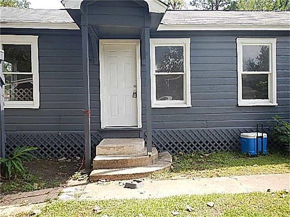 3rd image of 4813 E 35th St