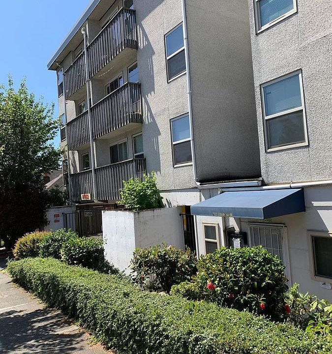 1st image of 4231 12th Ave NE #305