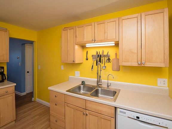 5th image of 2970 Delaine Ave