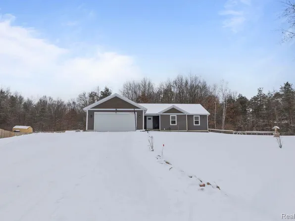 11885 Crimson Creek Dr, Gowen, MI 49326