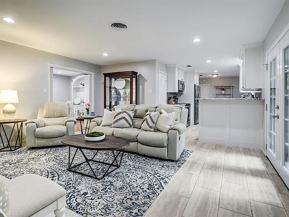 3rd image of 9622 Meadowcroft Dr