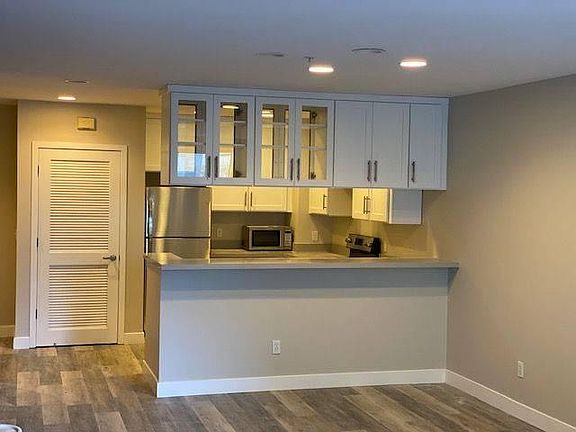 2nd image of 660 King St #304