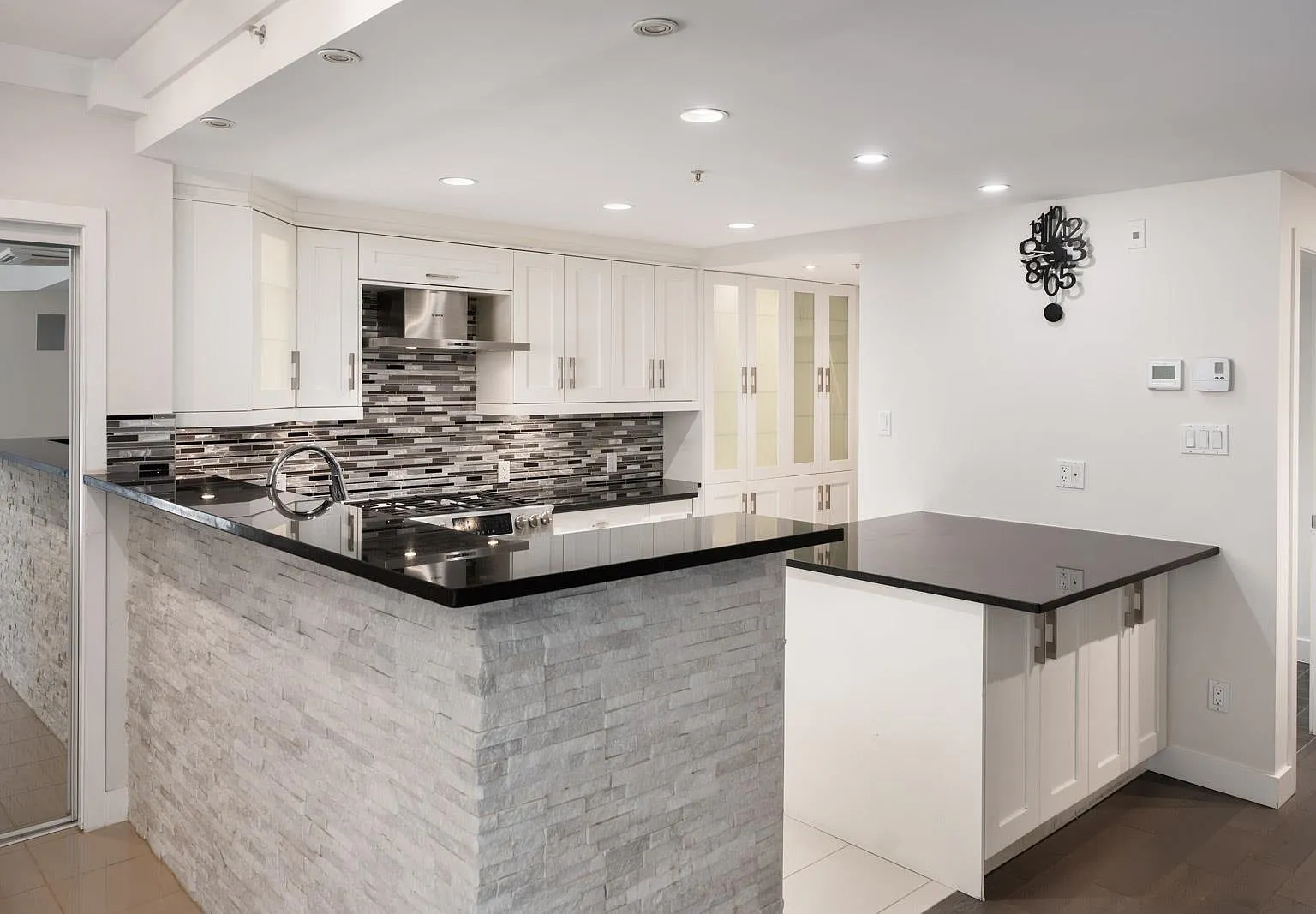 3 bed, 1718 sqft, $5,500 — Photo 3