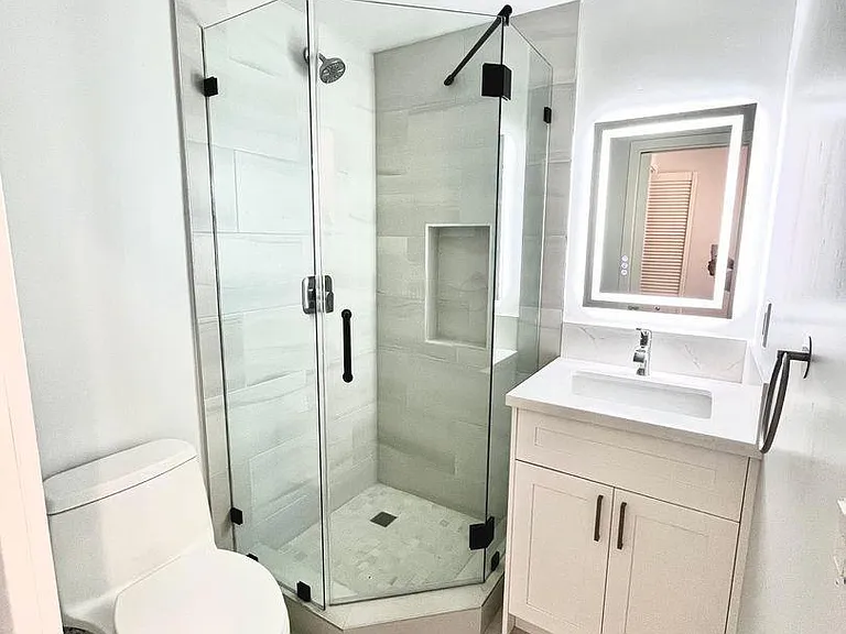 343 Lansing Cir #B — Photo 3