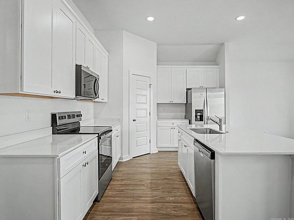 5th image of 26 Plantation Dr