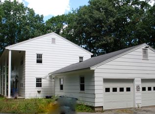 499 Woodlawn Ridge Rd, Pembroke, NH 03275