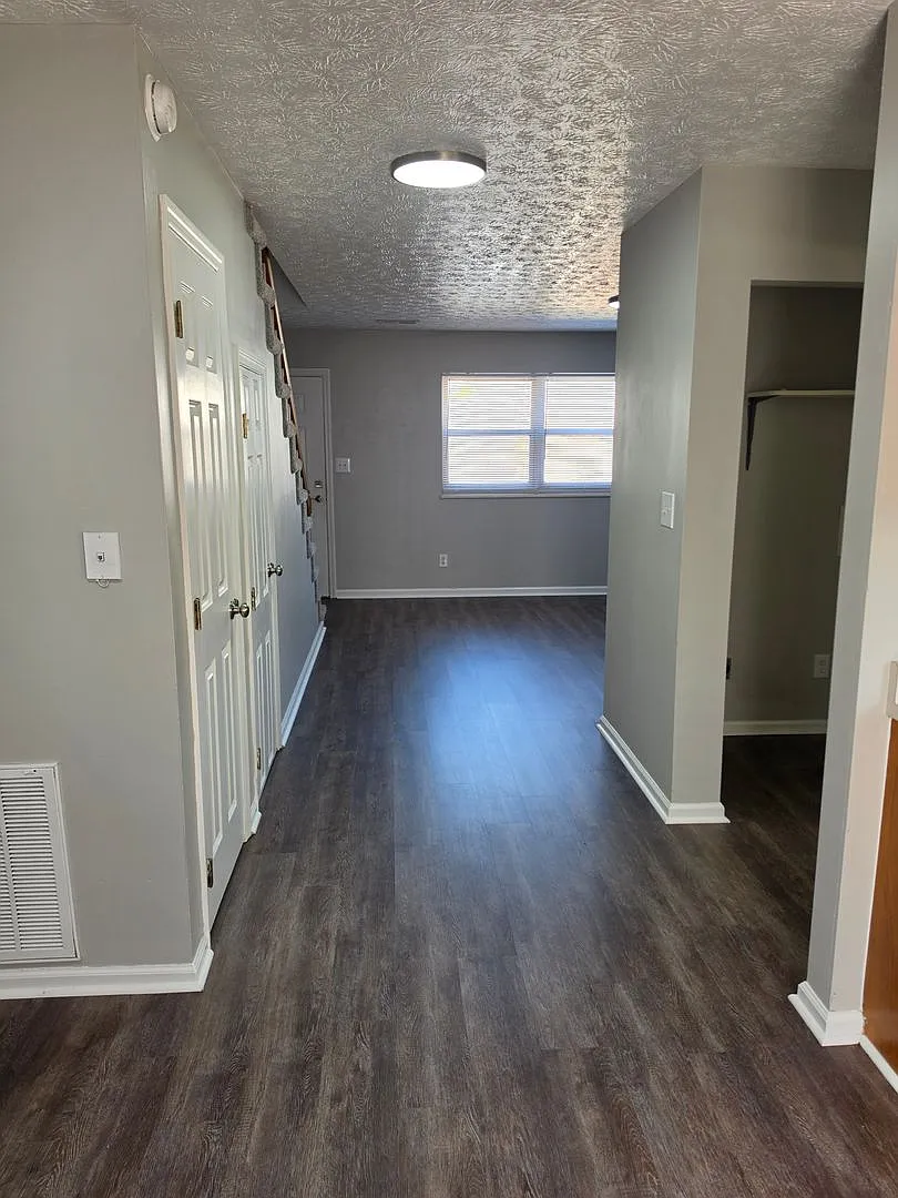 Fox Ridge Apartments — Photo 4