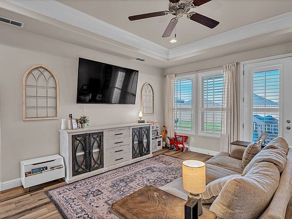 3rd image of 6102 Valley View St