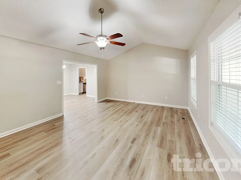 1614 Barbara Ann Cir — Photo 2