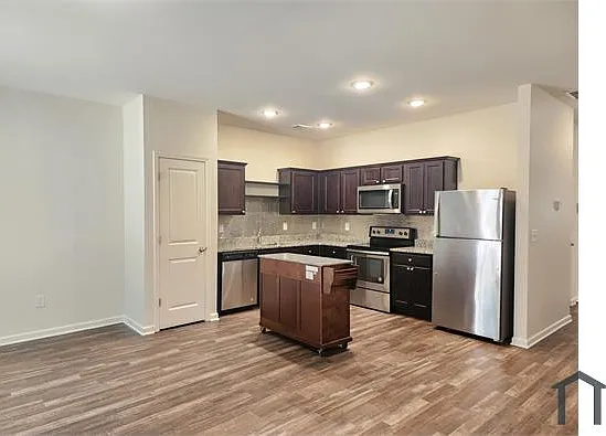 3 bed, 1514 sqft, $2,200 — Photo 3