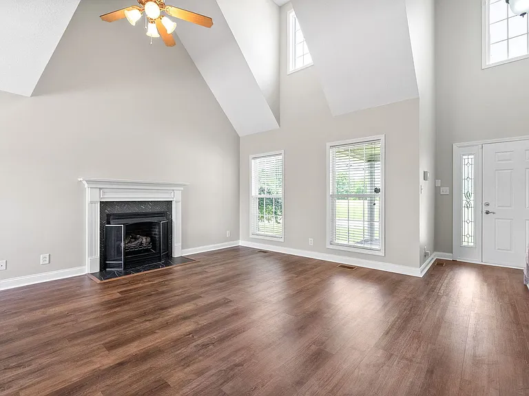 680 Foxfield Dr — Photo 6
