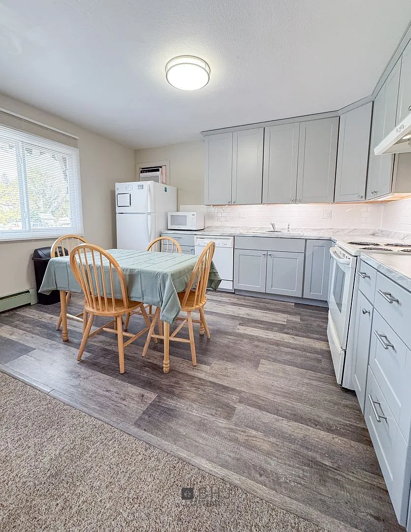 Bendabout Four Plex — Photo 4