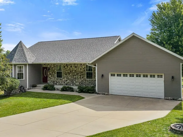 W10180 Tesser Trl, Portage, WI 53901