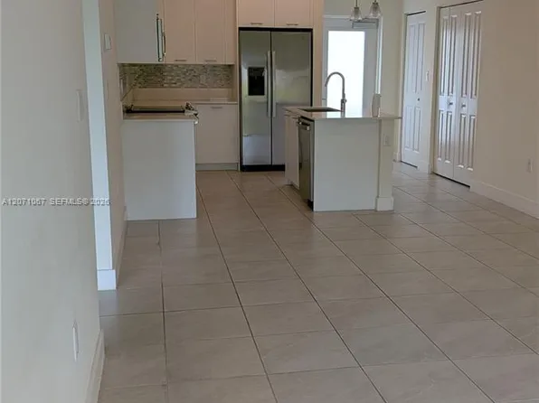 8001 NW 41st St, Doral, FL
