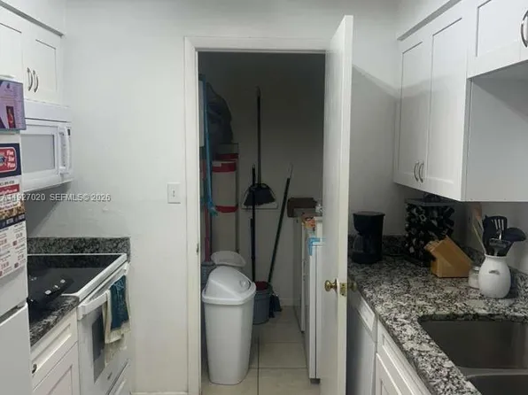 13287 Arbor Pointe Cir APT 304, Tampa, FL 33617