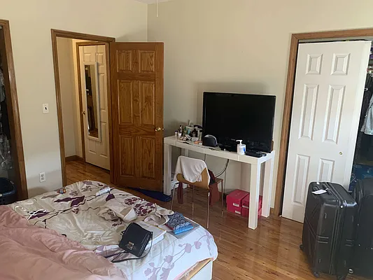 Rented by Realty Collective | media 11