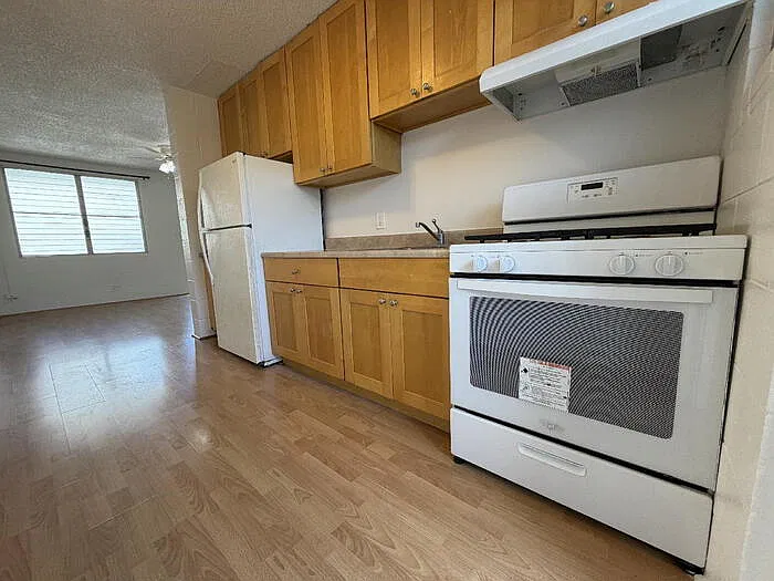 2 bed, 1.0 bath, $1,895 — Photo 3