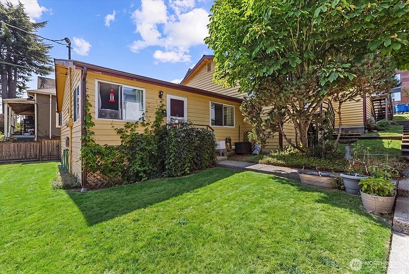 3rd image of 125 27th Avenue E