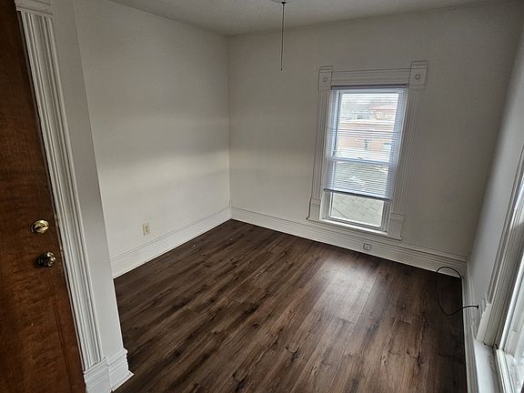 4th image of 206 E Benton St APT 4