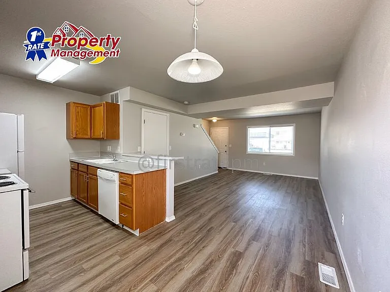 275 E Elbridge St — Photo 10
