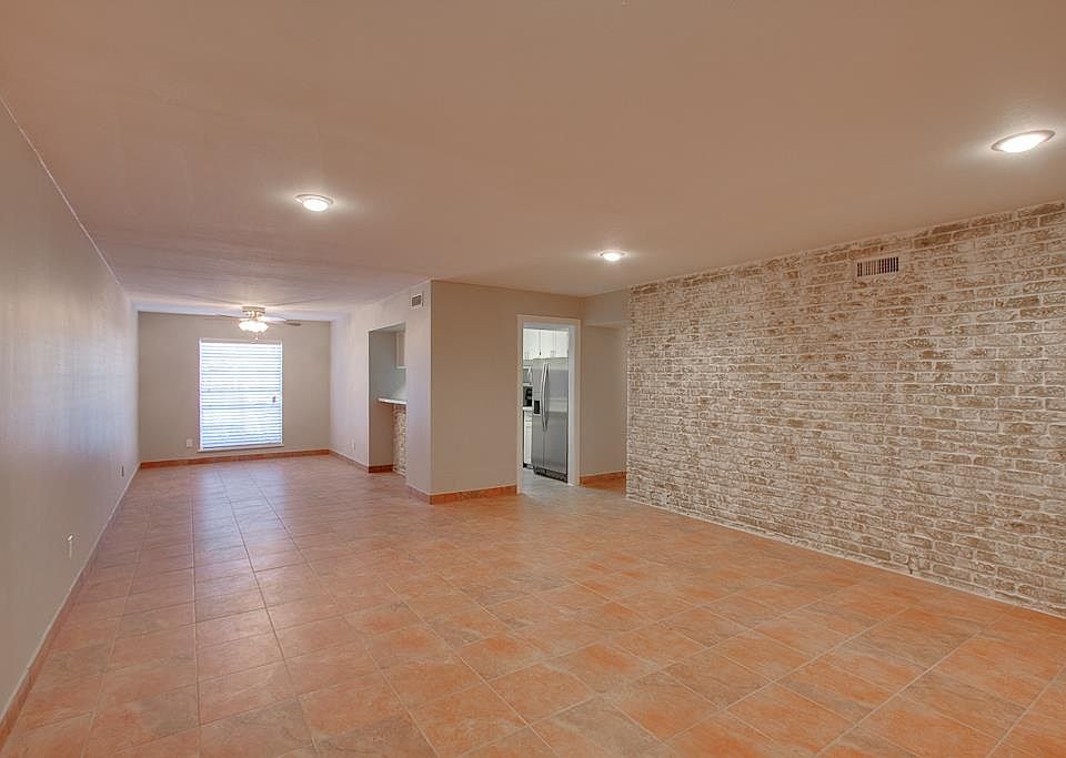 1st image of 5333 Richmond Ave #2