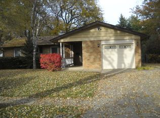 801 Victoria Ln, Elk Grove Village, IL 60007