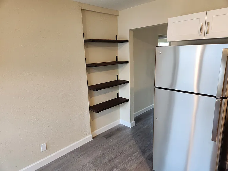 815 Sun Valley Dr — Photo 3