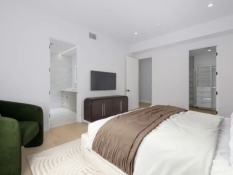 741 N Gramercy Pl — Photo 18