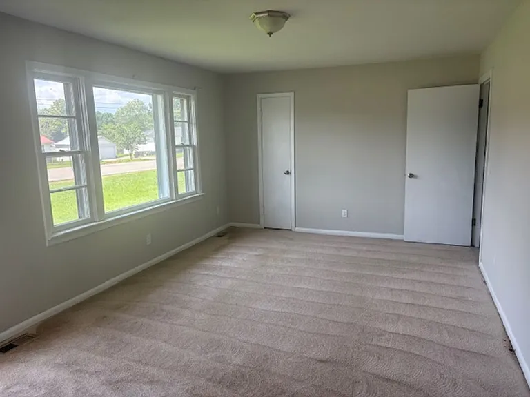 304 W Adams St — Photo 3