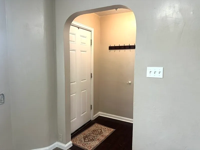 4 bed, 2.0 bath, 1824 sqft, $2,100 — Photo 4