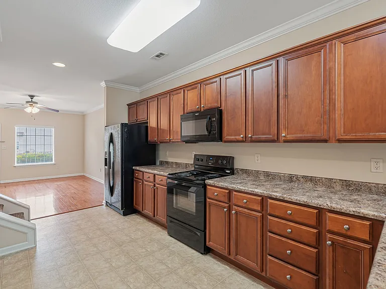 10810 Carpenter Run Ln — Photo 9