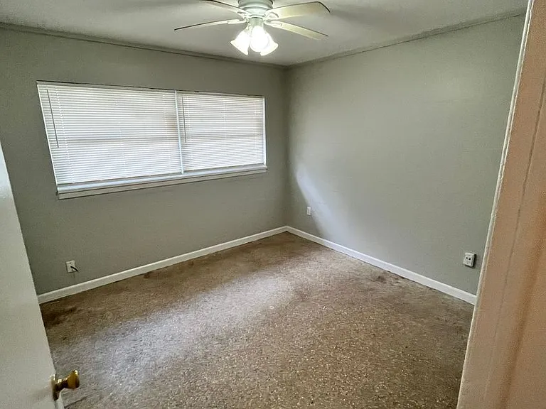 1013 W 3rd St #B — Photo 2