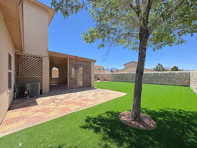10421 Silvercloud Dr — Photo 23