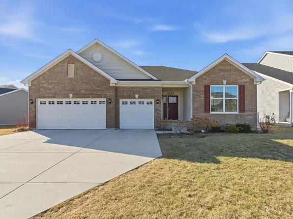 2215 E 109th Pl, Crown Point, IN 46307