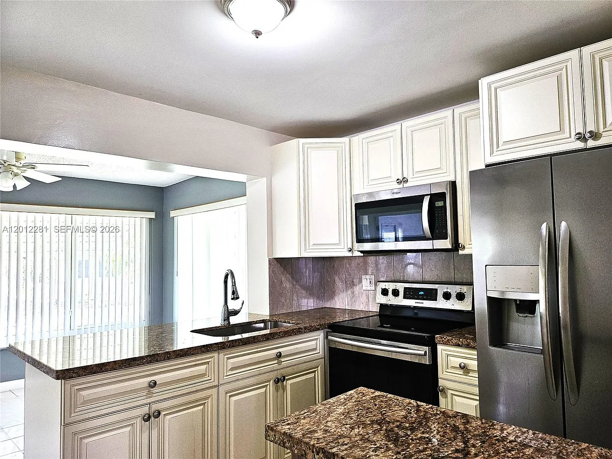 Building Photo - 1040 NW 73rd Ter