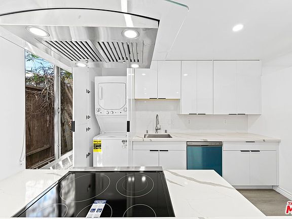 3rd image of 825 16th St #B