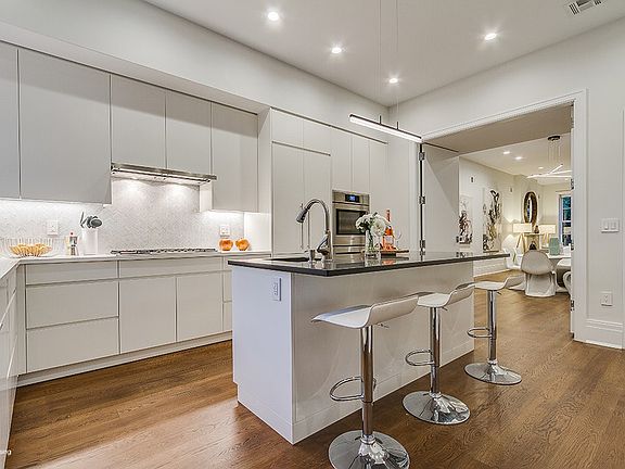 3rd image of 109 Sussex St APT 1