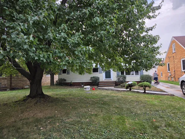 6052 Pearl Rd, Parma Heights, OH 44130