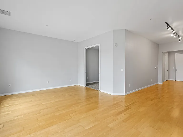Zuma Apartments — Photo 16