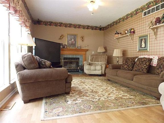 3rd image of 8600 Saratoga Way