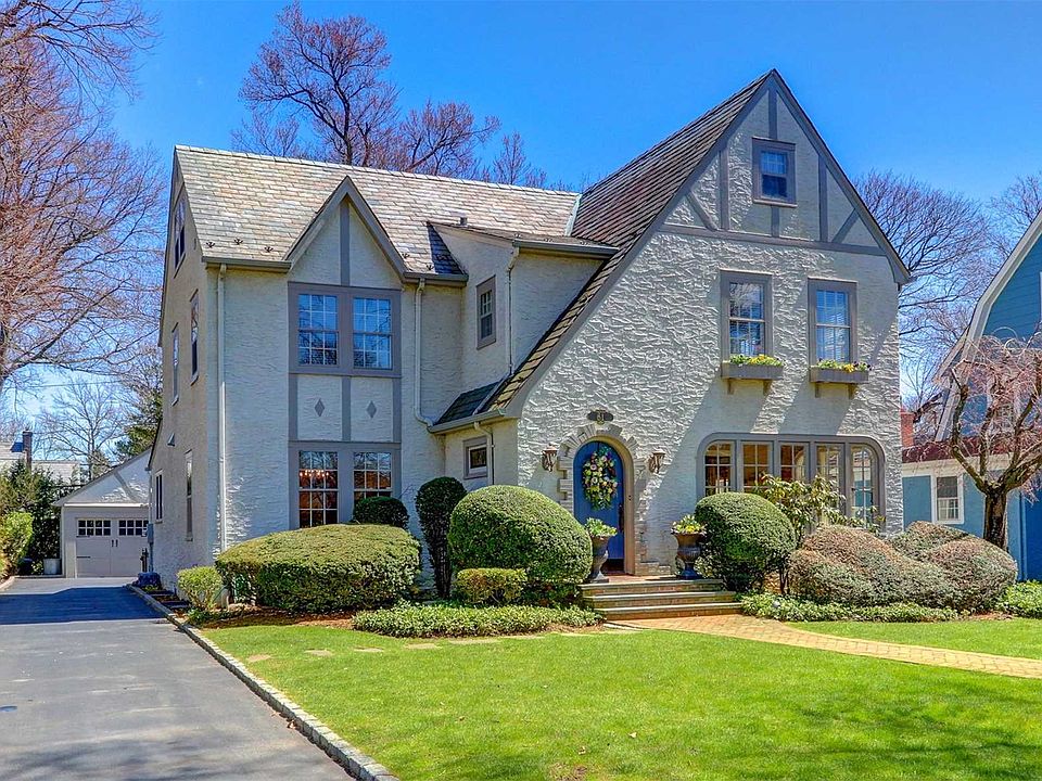 1st image of 61 Magnolia Ave
