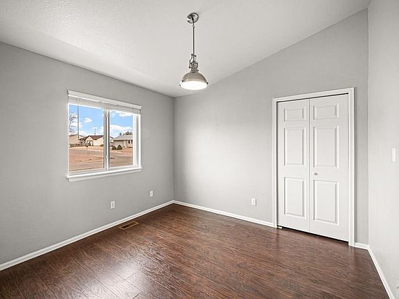 5th image of 704 S Aguilar Dr