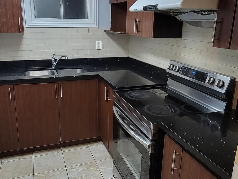 41 Fraserton Cres #BASEMENT — Photo 3