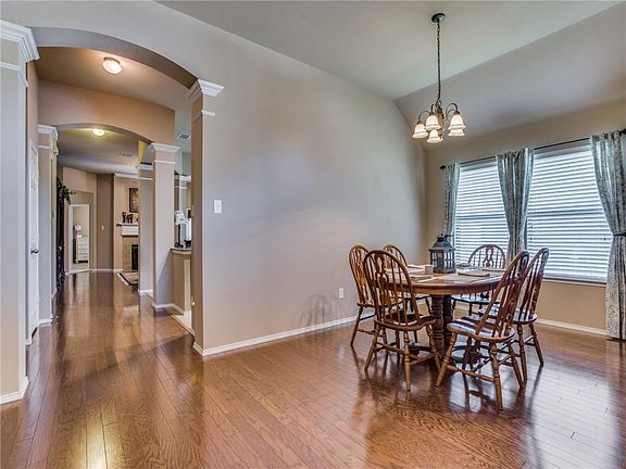 5th image of 3105 Barkwood Dr