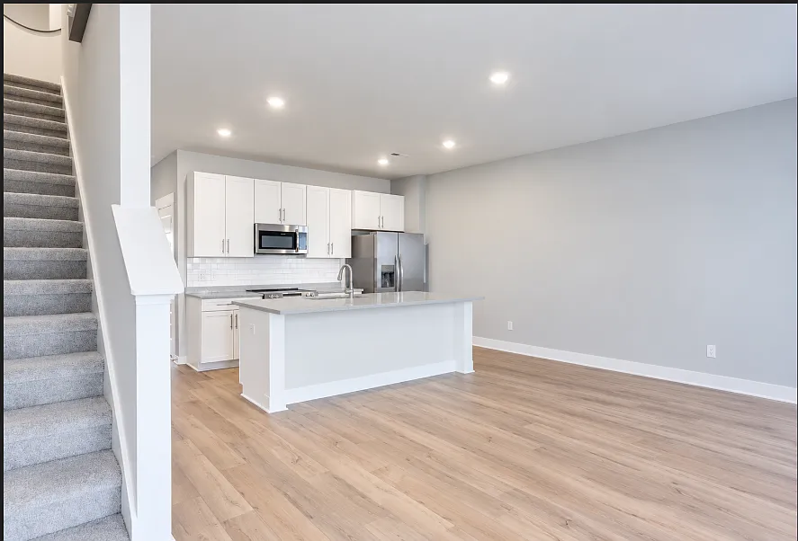 3 bed, 2.5 bath, 1687 sqft, $1,995 — Photo 3