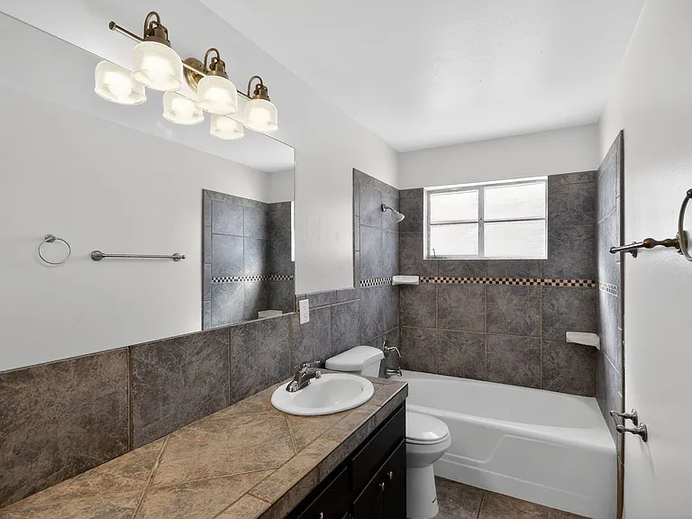 2272 E. Blacklidge Dr. — Photo 24